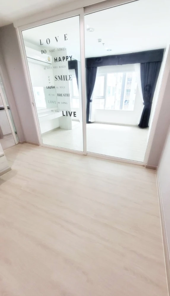 Selling Aspire Erawan, spacious room with lots of usable space, good location, view of the swimming pool, can you not reserve it?