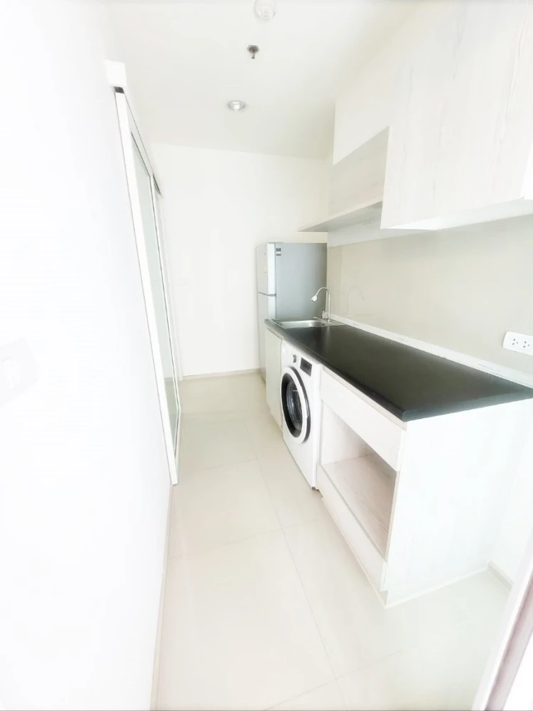 Selling Aspire Erawan, spacious room with lots of usable space, good location, view of the swimming pool, can you not reserve it?
