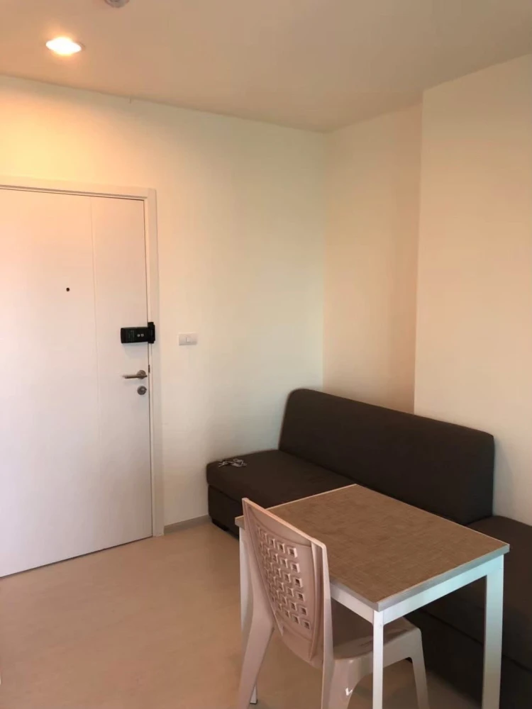 Selling ASPIRE Erawan high-floor unit, fully furnished. Just bring your belongings and move in! Book now before it's too late!