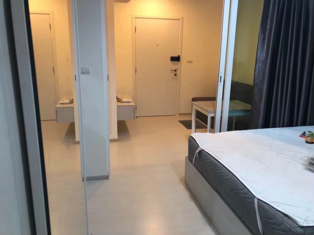 Selling ASPIRE Erawan high-floor unit, fully furnished. Just bring your belongings and move in! Book now before it's too late!