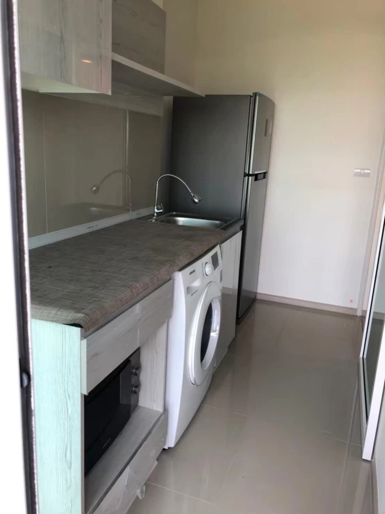 Selling ASPIRE Erawan high-floor unit, fully furnished. Just bring your belongings and move in! Book now before it's too late!