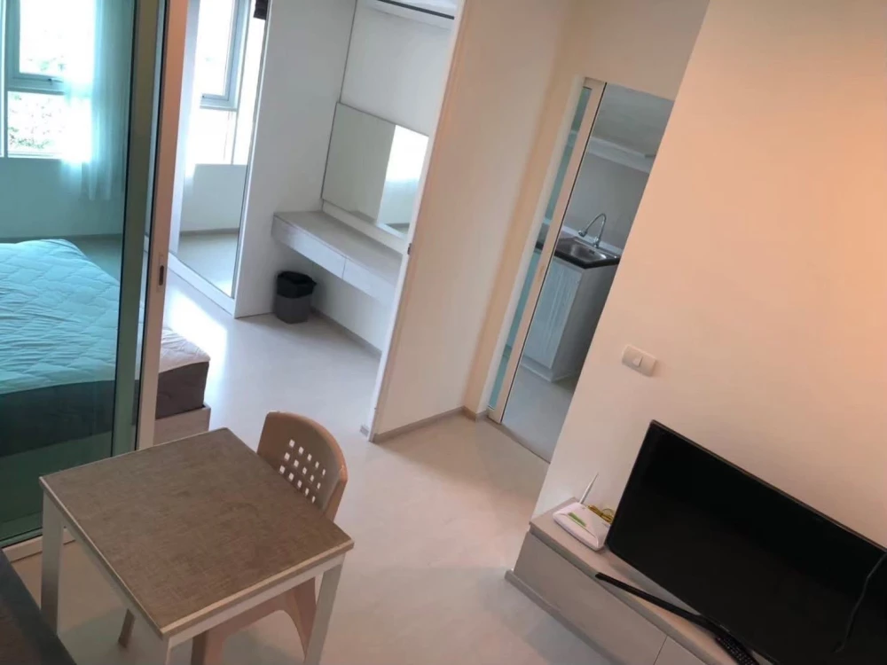 Selling ASPIRE Erawan high-floor unit, fully furnished. Just bring your belongings and move in! Book now before it's too late!