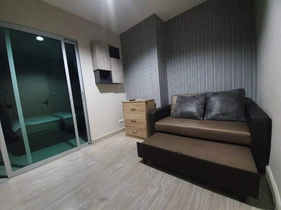 For sale: Aspire Ngamwongwan, 4th floor, corner room, with good wallpaper, fully decorated, don't miss out.