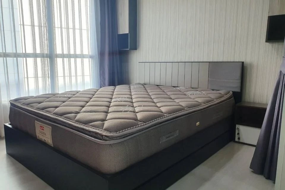 For sale: Aspire Ngamwongwan, 4th floor, corner room, with good wallpaper, fully decorated, don't miss out.