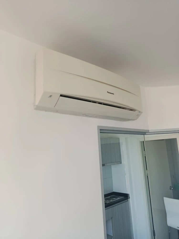 For Sale: Aspire Ngamwongwan (The Mall side). Unfurnished unit—clean, bright, and airy. Act fast to secure this property!