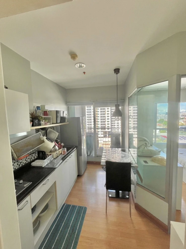 Selling a lovely Aspire Rama 4 condo unit. Fully furnished, just bring your belongings and move in!