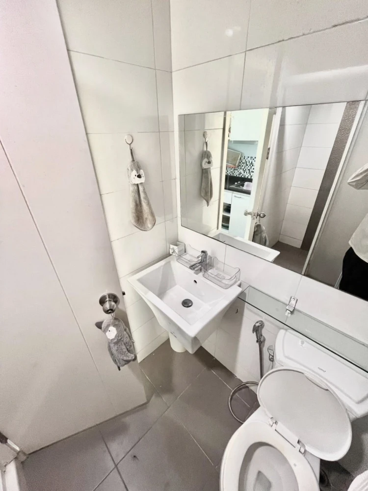 Selling a lovely Aspire Rama 4 condo unit. Fully furnished, just bring your belongings and move in!