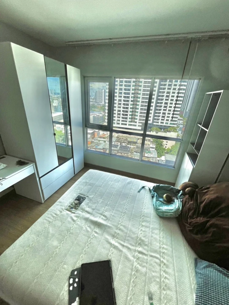 Selling a lovely Aspire Rama 4 condo unit. Fully furnished, just bring your belongings and move in!