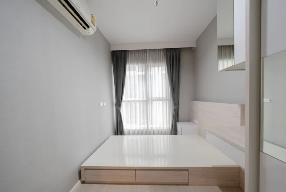 Selling Aspire Rama 9, 16th floor. Spacious and comfortable unit, fully furnished. Interested? Book now! Limited time offer!