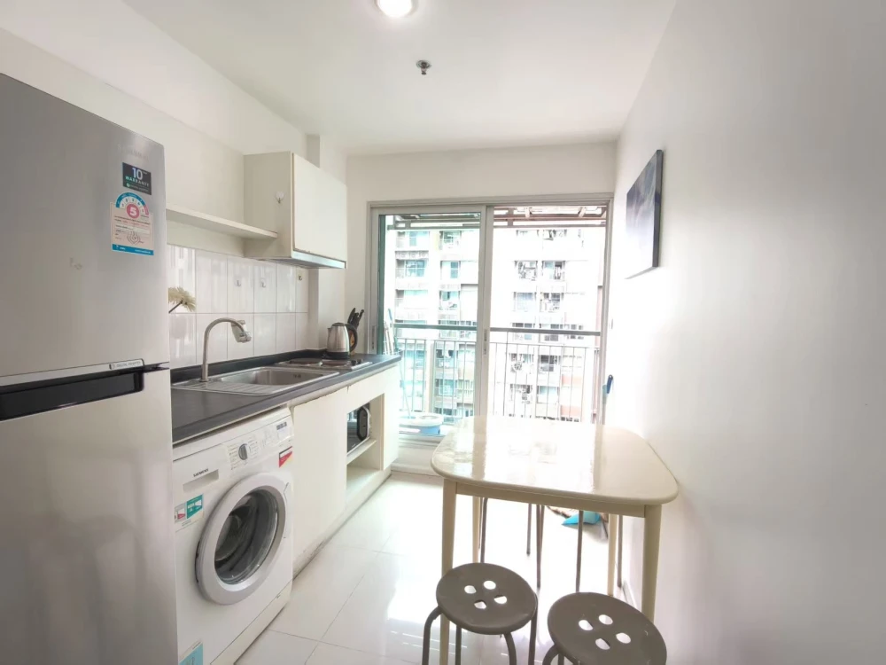 Aspire Rama 9 for sale, spacious room, comfortable. Complete with furniture Hurry and reserve before you miss out.