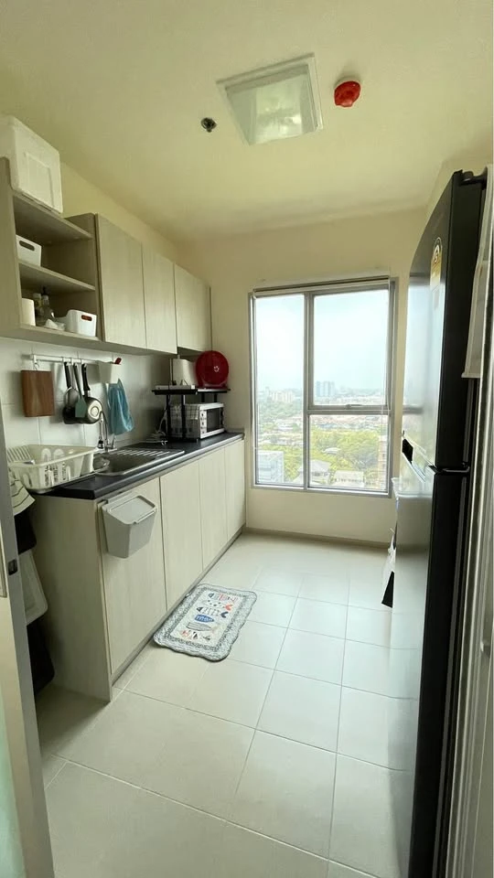For sale: Aspire Rattanathibet 2, spacious room, lots of usable space, comes with a large sofa, comfortable to sit on, view of the garden, reserve now