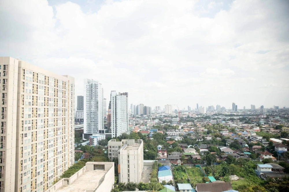 Selling Aspire Sathorn - Taksin (Copper Zone) 1 bedroom, 1 bathroom condo with full amenities. Don't miss out!