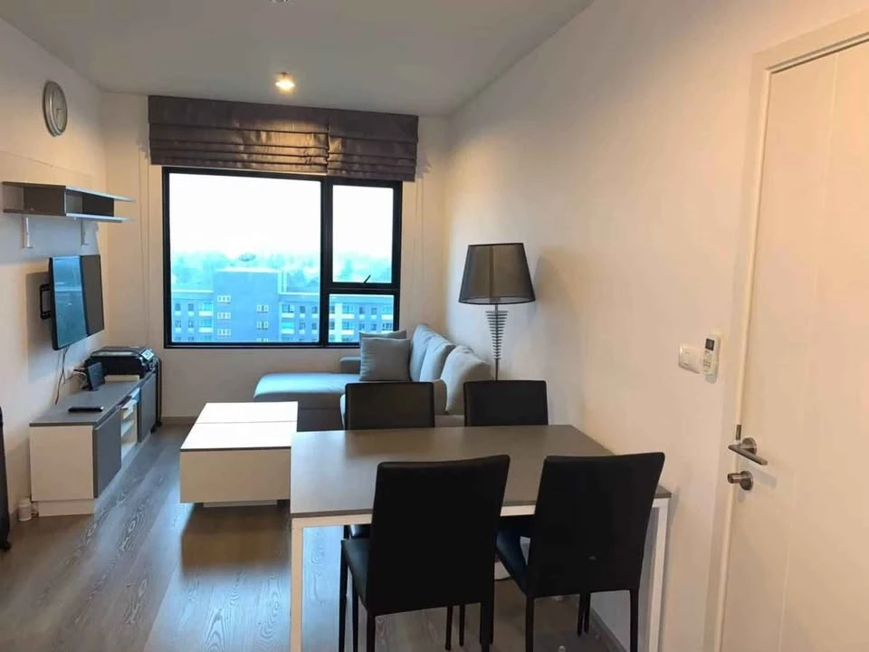 Selling Aspire Sathorn - Taksin (Copper Zone) 2 bedrooms, spacious living area, high-quality built-in furniture. Don't miss out!