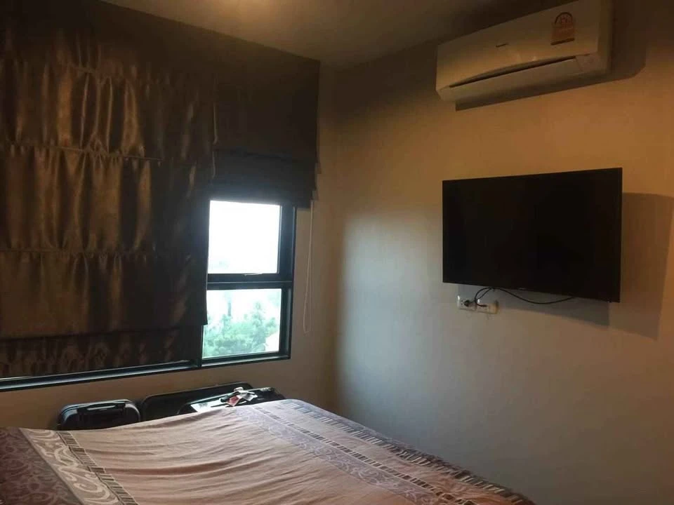 Selling Aspire Sathorn - Taksin (Copper Zone) 2 bedrooms, spacious living area, high-quality built-in furniture. Don't miss out!