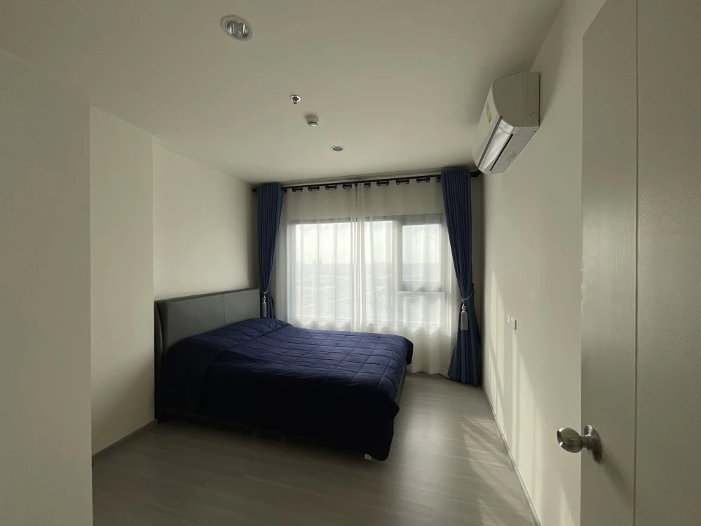 Selling a great-living unit at Aspire Sathorn-Ratchaphruek. Excellent location, unobstructed view. Don't miss this opportunity!