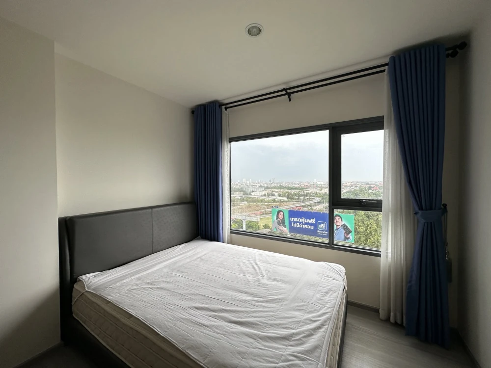 Selling a great-living unit at Aspire Sathorn-Ratchaphruek. Excellent location, unobstructed view. Don't miss this opportunity!