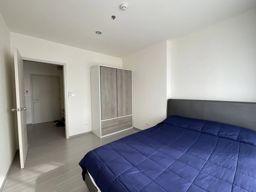 Selling a great-living unit at Aspire Sathorn-Ratchaphruek. Excellent location, unobstructed view. Don't miss this opportunity!