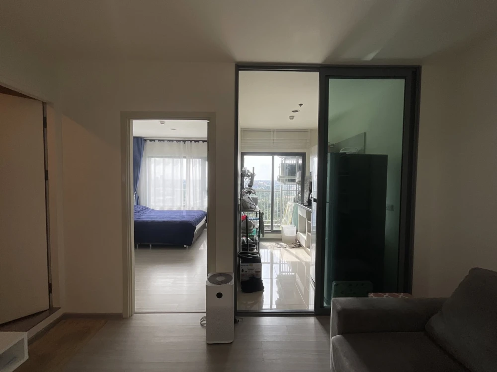 Selling a great-living unit at Aspire Sathorn-Ratchaphruek. Excellent location, unobstructed view. Don't miss this opportunity!