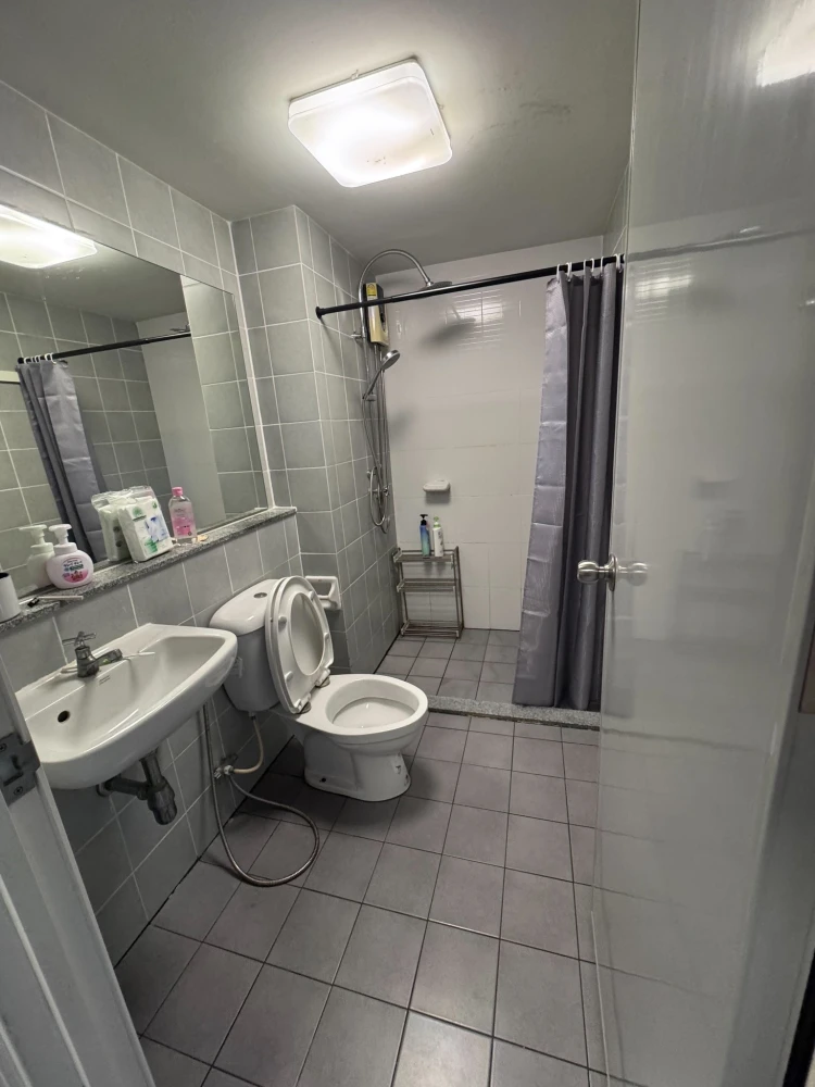 For sale: Aspire Sathorn-Taksin (Brick Zone), nice room, 7th floor, good location, fully furnished, swimming pool view, reserve now.
