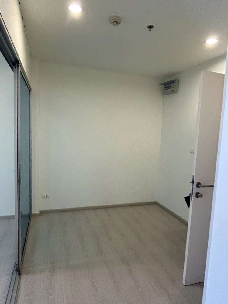 Selling a great-living unit at Aspire Sathorn-Taksin (Timber Zone), 7th floor, in a prime location with convenient transportation. Don't miss out!
