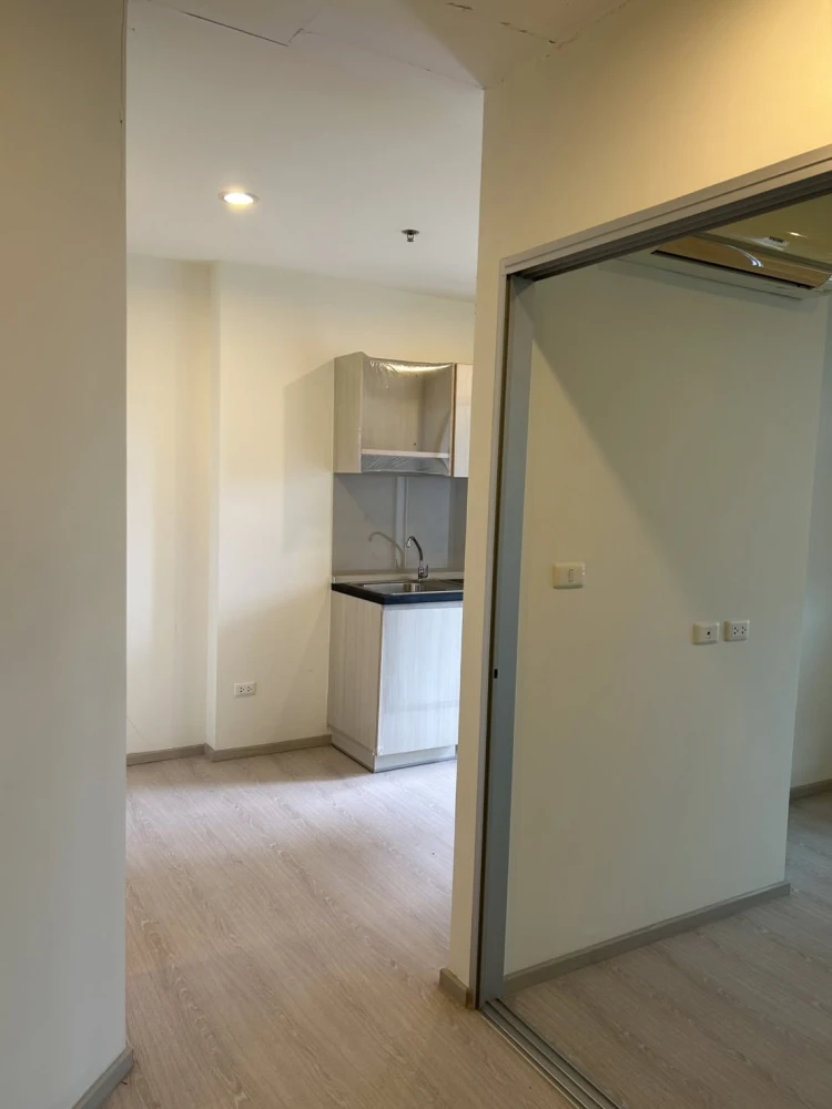 Selling a great-living unit at Aspire Sathorn-Taksin (Timber Zone), 7th floor, in a prime location with convenient transportation. Don't miss out!