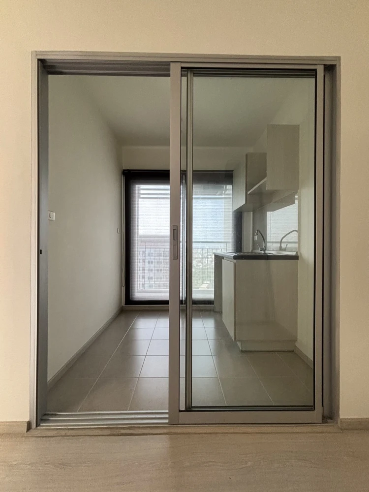 Selling unfurnished high-floor units at Aspire Sathorn-Taksin (Timber Zone). Book now!