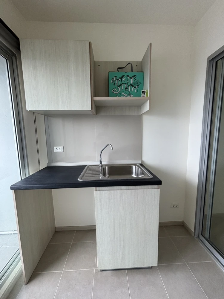 Selling unfurnished high-floor units at Aspire Sathorn-Taksin (Timber Zone). Book now!
