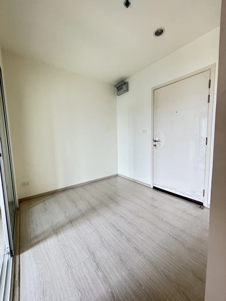 Selling unfurnished high-floor units at Aspire Sathorn-Taksin (Timber Zone). Book now!