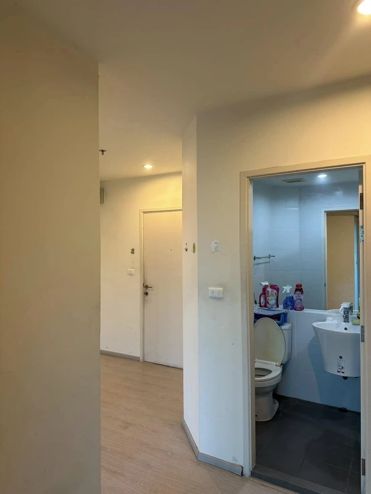 For sale: Aspire Sathorn-Taksin (Timber Zone), empty room, clean, airy, very good condition, washing machine included. Don't miss out!