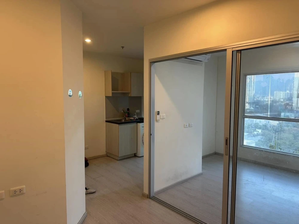 For sale: Aspire Sathorn-Taksin (Timber Zone), empty room, clean, airy, very good condition, washing machine included. Don't miss out!