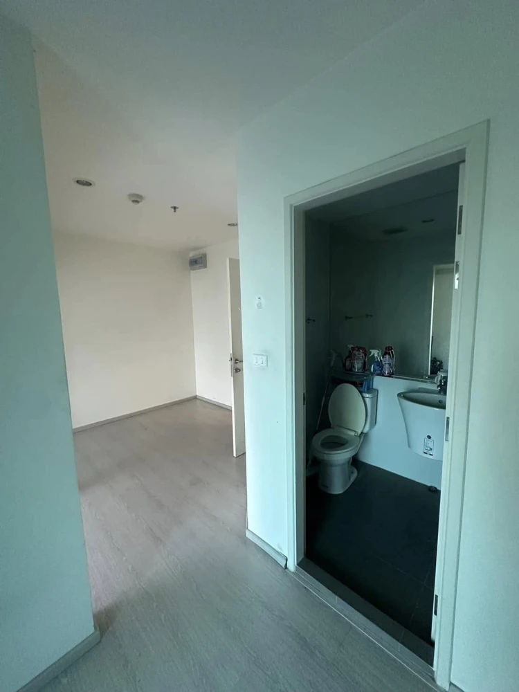 For sale: Aspire Sathorn-Taksin (Timber Zone), empty room, clean, airy, very good condition, washing machine included. Don't miss out!