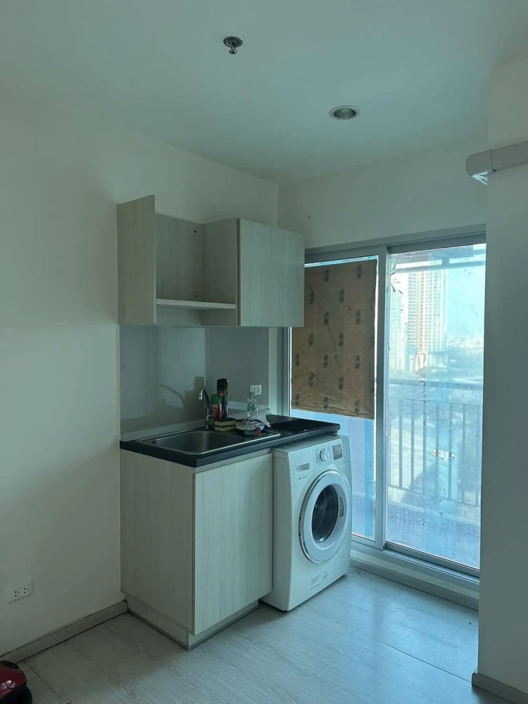 For sale: Aspire Sathorn-Taksin (Timber Zone), empty room, clean, airy, very good condition, washing machine included. Don't miss out!
