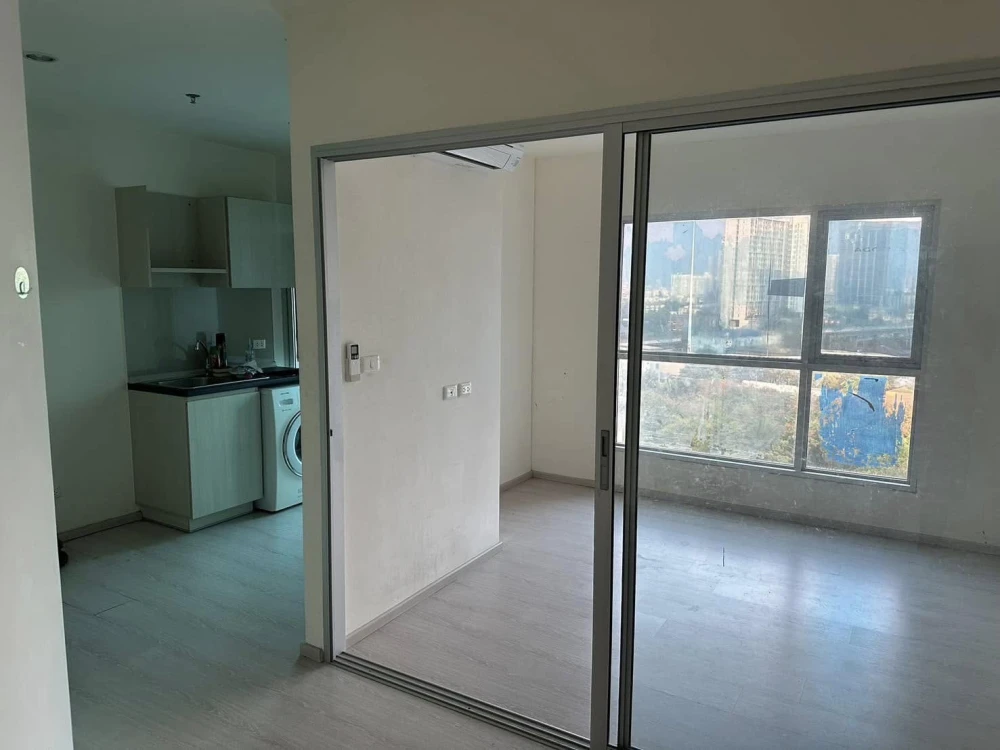 For sale: Aspire Sathorn-Taksin (Timber Zone), empty room, clean, airy, very good condition, washing machine included. Don't miss out!