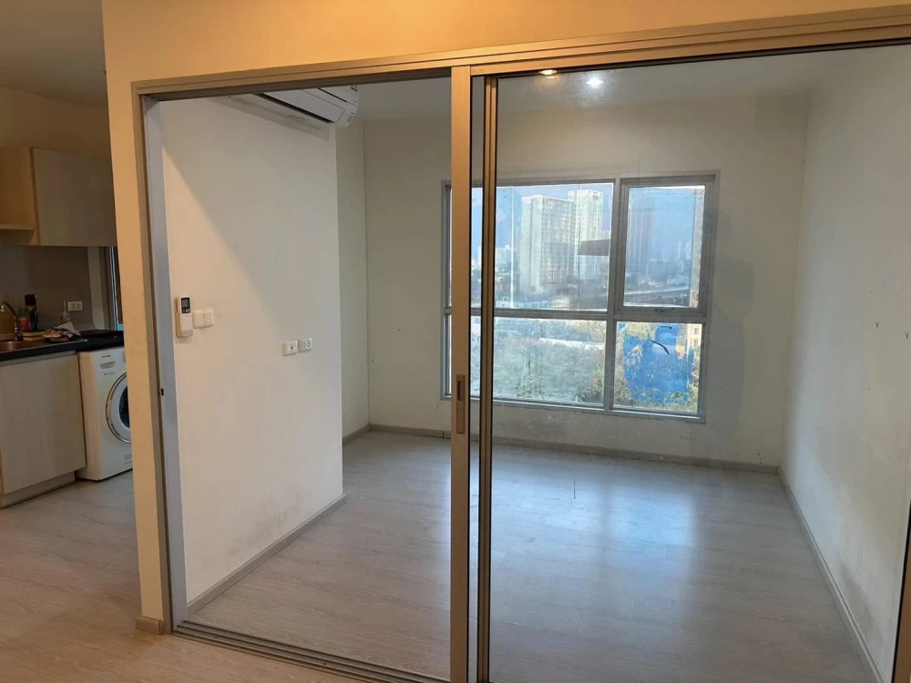 For sale: Aspire Sathorn-Taksin (Timber Zone), empty room, clean, airy, very good condition, washing machine included. Don't miss out!