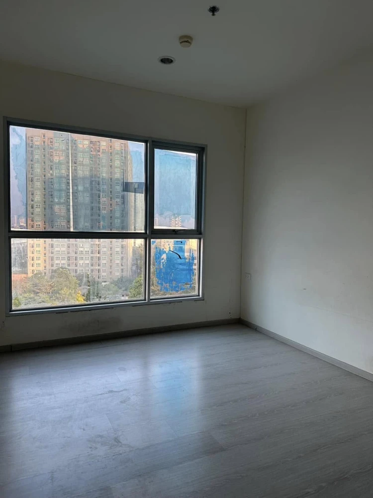 For sale: Aspire Sathorn-Taksin (Timber Zone), empty room, clean, airy, very good condition, washing machine included. Don't miss out!
