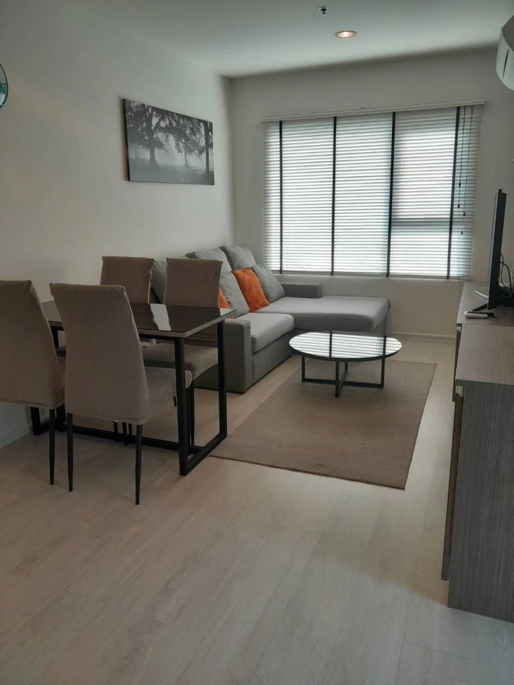 Selling a 2-bedroom Aspire Sathorn Thapra apartment. Features high-quality wallpaper and a bright, unobstructed view. Don't miss out!