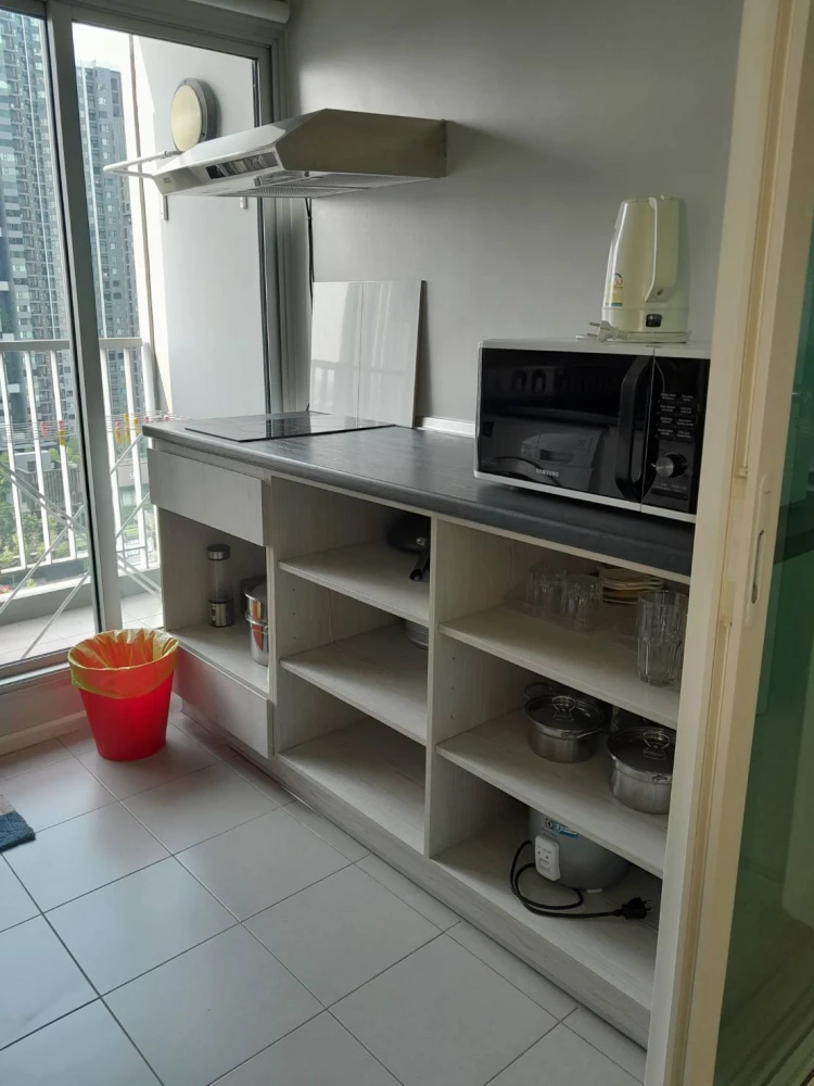 Selling a 2-bedroom Aspire Sathorn Thapra apartment. Features high-quality wallpaper and a bright, unobstructed view. Don't miss out!