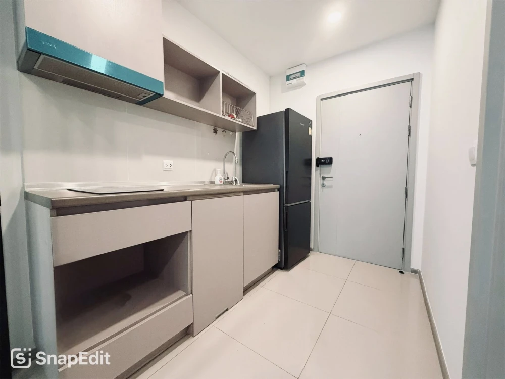 Selling Aspire Sukhumvit-Onnut, 1 bedroom, 1 bathroom unit with high-quality built-in furniture and complete amenities. Book now!
