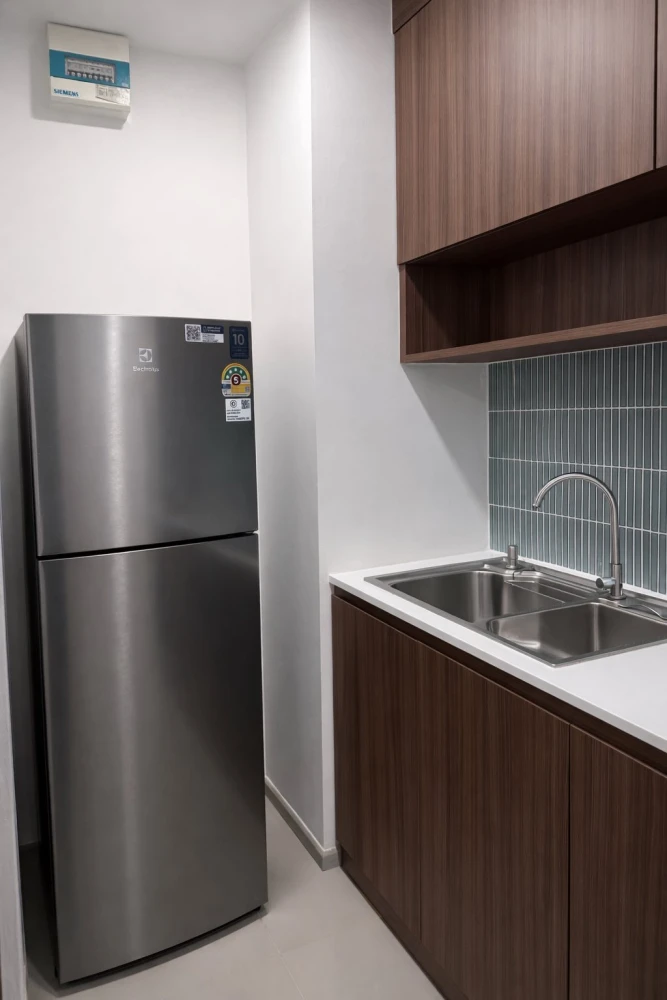 Selling Aspire Sukhumvit-Onnut, 1 bedroom, 1 bathroom unit. Spacious living area, coordinated interior design, fully furnished. Book now!