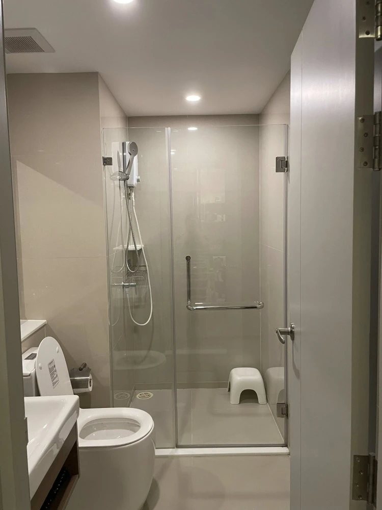 For sale: Aspire Sukhumvit-Onnut, 5th floor, river bend view, fully furnished room, nice to live in. If interested, hurry and reserve now. Don't wait.
