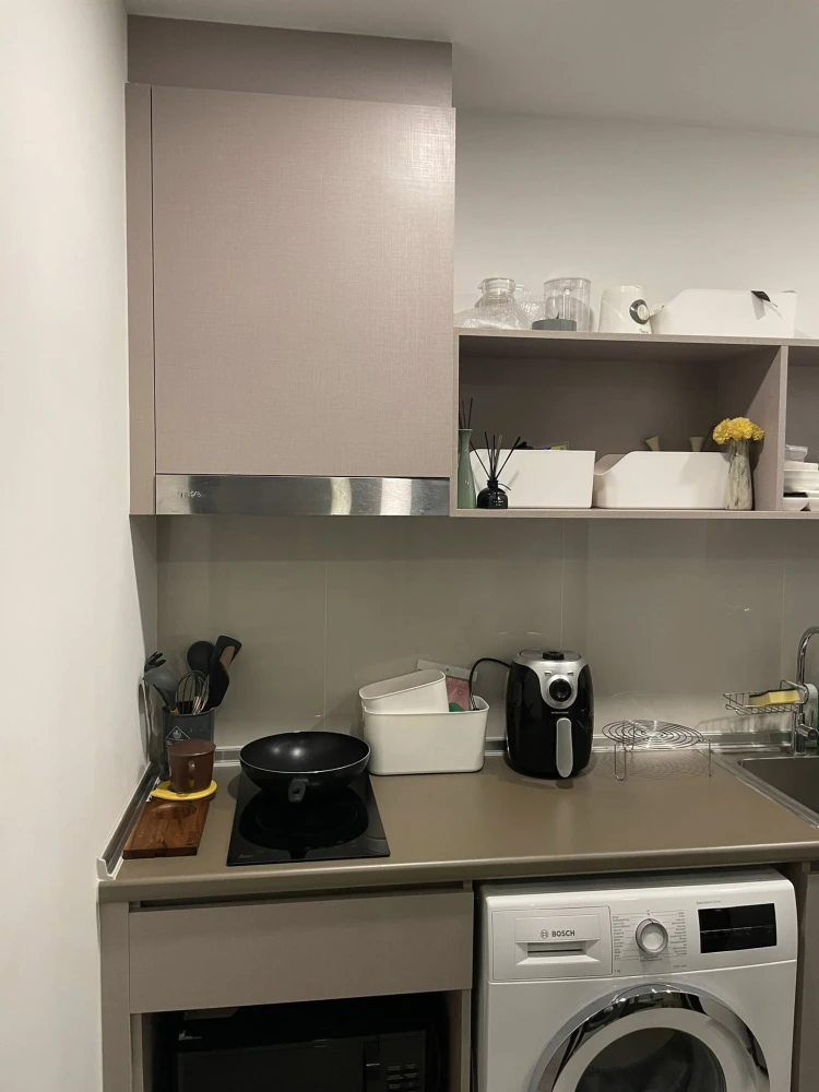 For sale: Aspire Sukhumvit-Onnut, 5th floor, river bend view, fully furnished room, nice to live in. If interested, hurry and reserve now. Don't wait.
