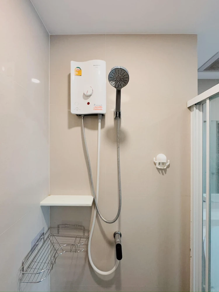 For sale: Aspire Sukhumvit-Onnut, One Bed Plus style, brightly decorated, fully furnished, with appliances. Reserve now.