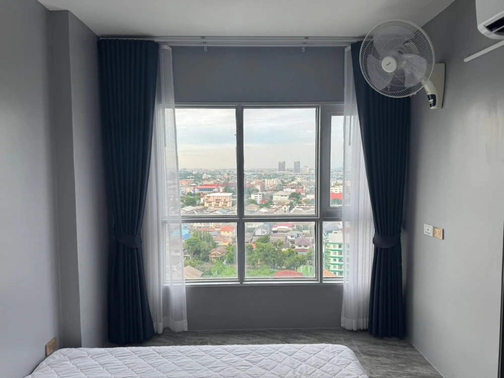 Selling Aspire Ngamwongwan apartment. The entire unit is tiled with granite, making it easy to clean, strong, and durable. Don't miss out!
