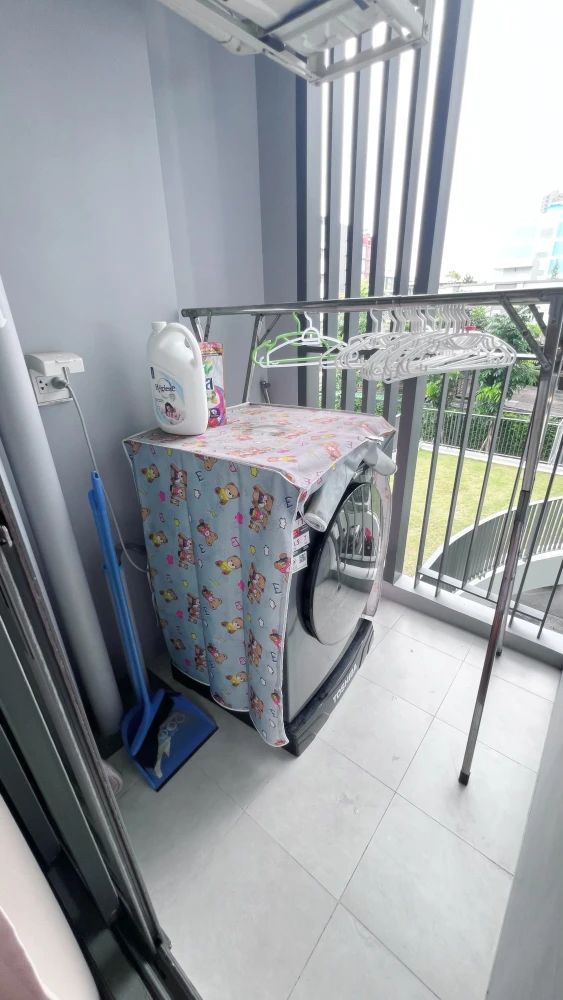 Selling Aspire Ratchayothin, studio room, city view, unfurnished, wallpapered. Hurry, limited availability!