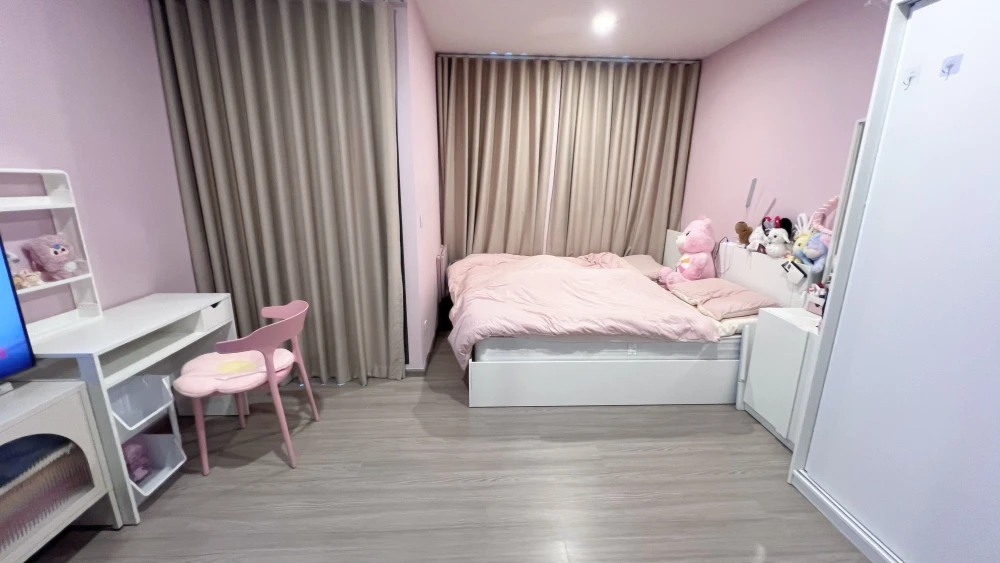 Selling Aspire Ratchayothin, studio room, city view, unfurnished, wallpapered. Hurry, limited availability!