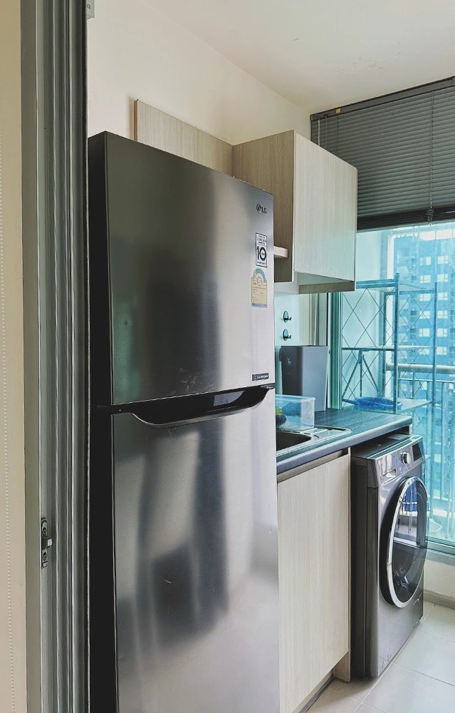 For sale: Aspire Ratchadaphisek 2, 21st floor, very high, great breeze, north facing, cool and comfortable all day, reserve now.