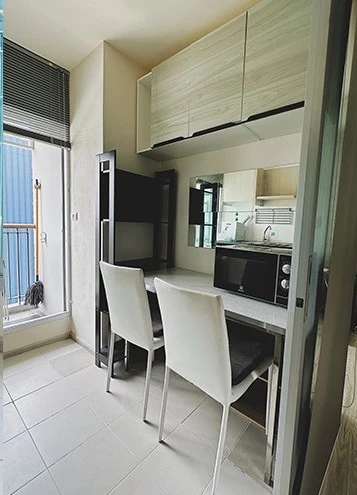 For sale: Aspire Ratchadaphisek 2, 21st floor, very high, great breeze, north facing, cool and comfortable all day, reserve now.