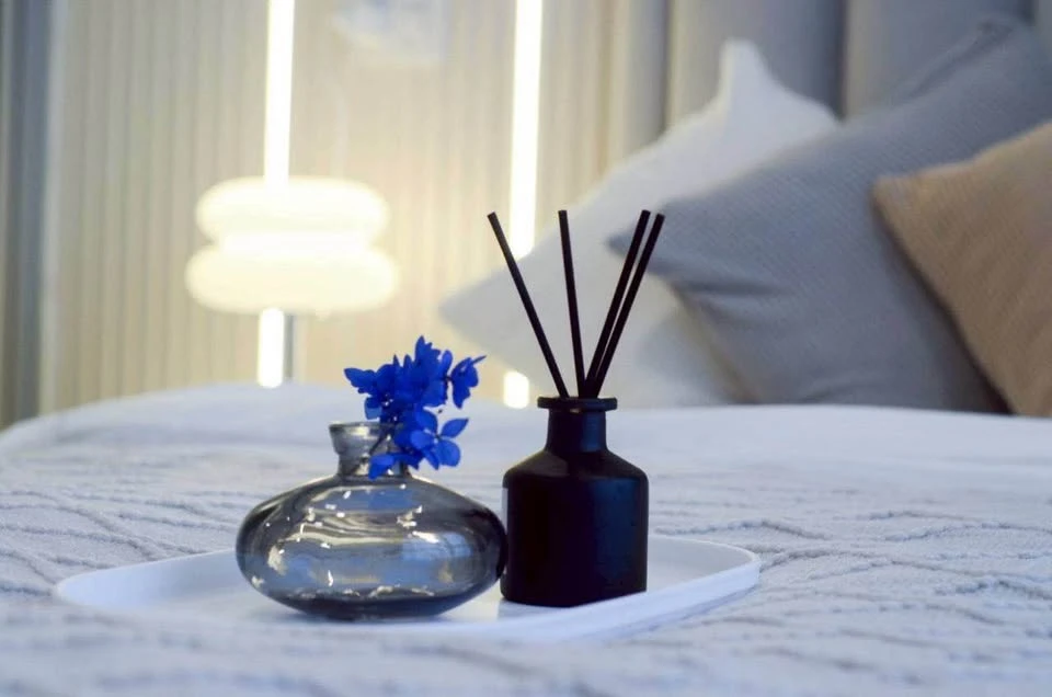 Selling Aspire Sathorn-Taksin (Timber Zone). Beautiful layout with clearly defined bedroom and living room zones. Lush, tranquil, and private Natural