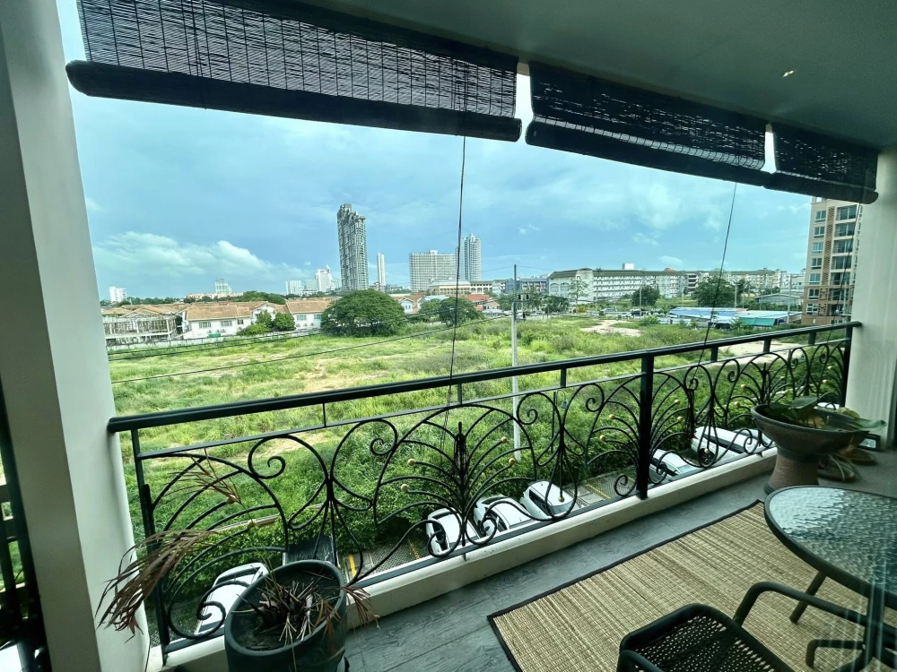 For sale: Atlantis Condo Resort Pattaya, spacious and comfortable room, fully furnished + electrical appliances, book now before you miss out!!