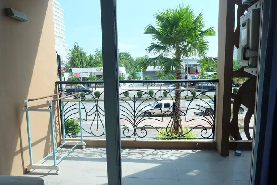 For sale: Atlantis Condo Resort Pattaya (Jomtien), Building B, city view, 2nd floor, at a great price. Reserve now, get it first.